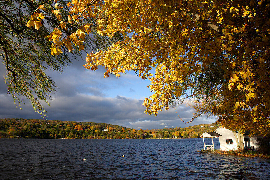Lake Waramaug in New Preston, popular weekend domicile for new Yorkers, Connecticut, USA