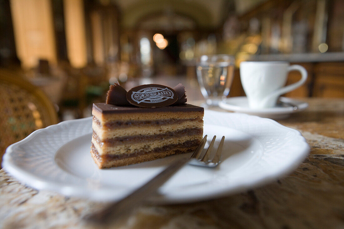 Köstliche Gerbeaud Schnitte im berühmten Gerbeaud Café, Pest, Budapest, Ungarn, Europa