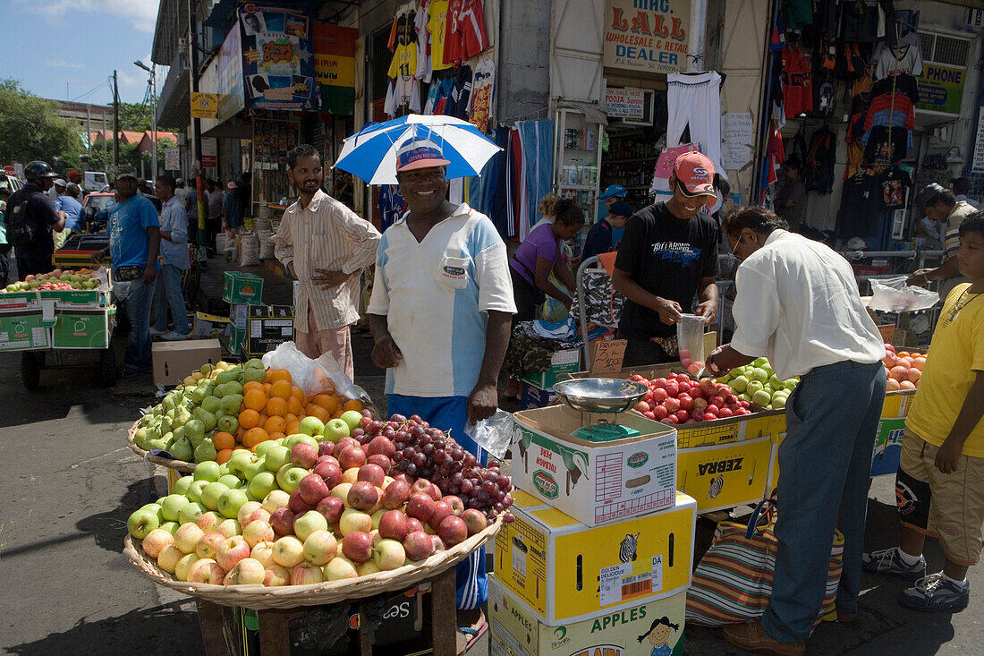 Fruchtstand am Markt von Port Louis, Port Louis District, Mauritius, Indischer Ozean
