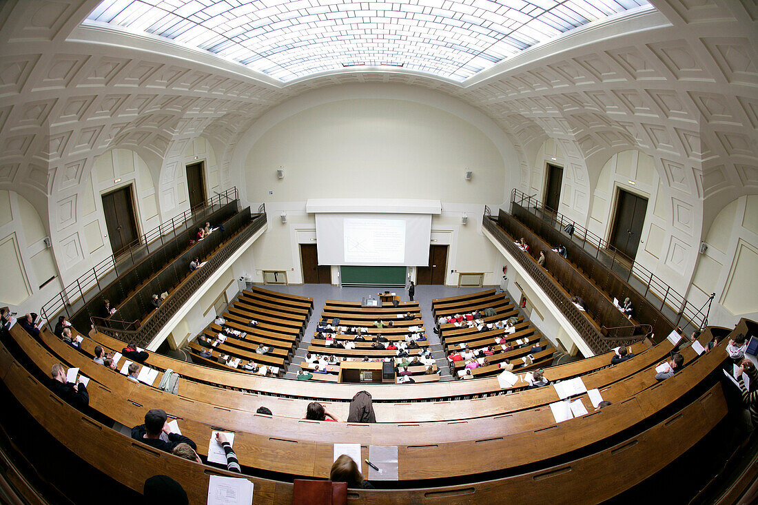 Vorlesung im Auditorium Maximum der LMU, Ludwig Maximilians Universität, München, Bayern, Deutschland