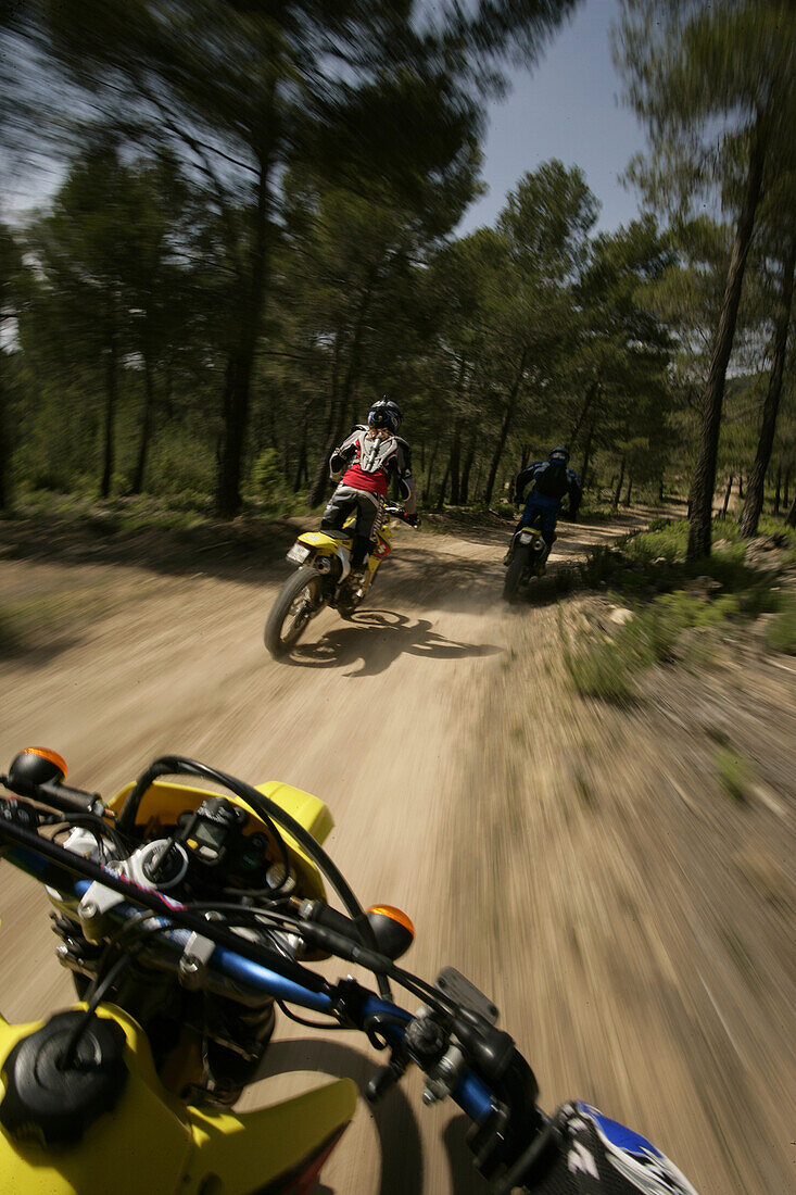 Offroad fahren mit Motocross Motorrädern, Suzuki Offroad Camp, Valencia, Spanien