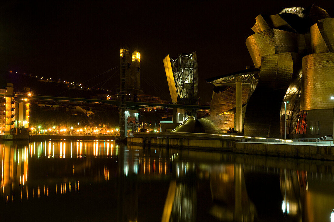 Guggenheim-Museum bei Nacht, Bilbao, Spanien