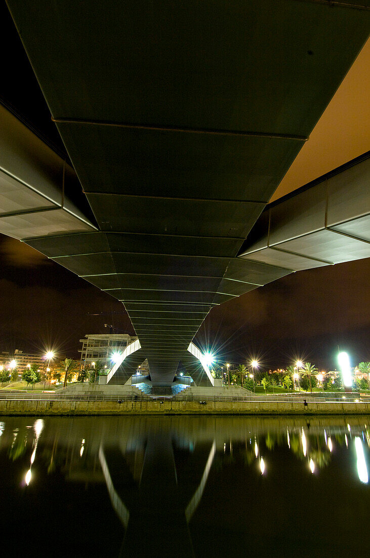 Brückenkonstruktion von unten, Bilbao