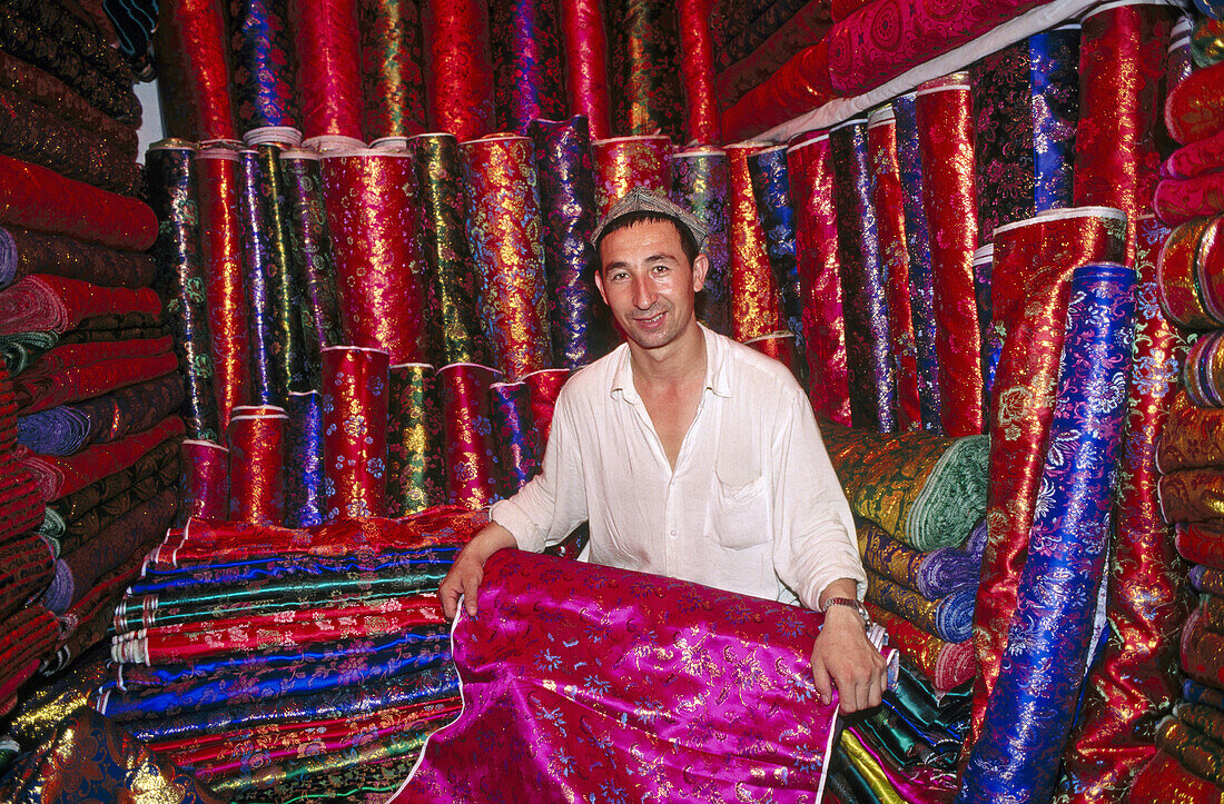 Bazaar of Kashgar (Kashi). Uighur Autonomous Region of Sinkiang (Xinjiang). China