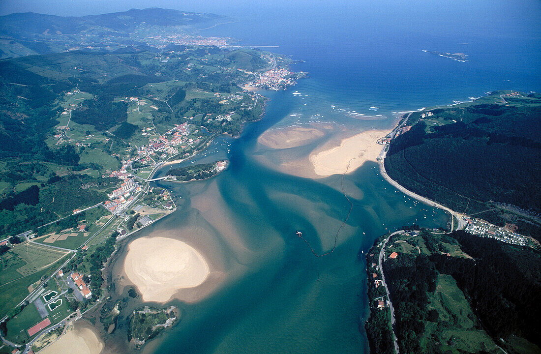 Gernika estuary mouth. Urdaibai Biosphere Reserve. Mundaka. Vizcaya. Euskadi. Spain.