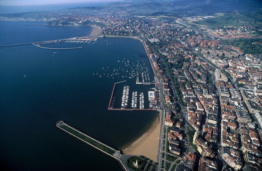 Las Arenas. Algorta in background. El Abra. Getxo. Vizcaya. Euskadi. Spain.