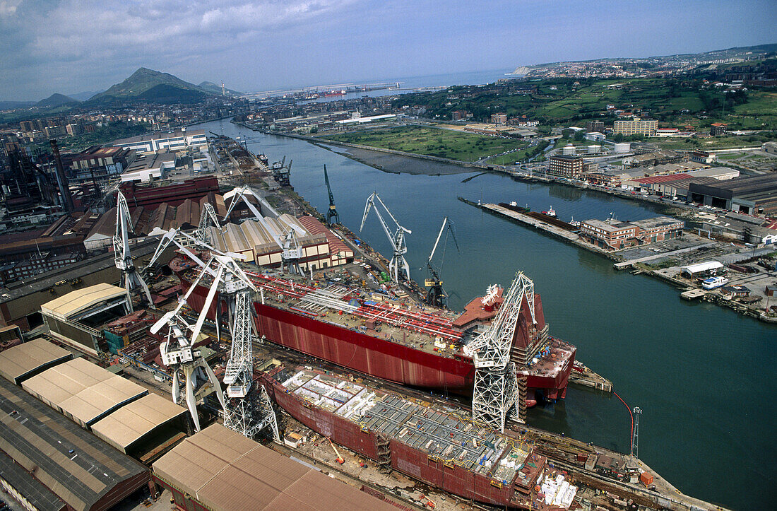 Shipyard. Naval construction. Nervión estuary. Bilbao. Vizcaya. Euskadi. Spain.