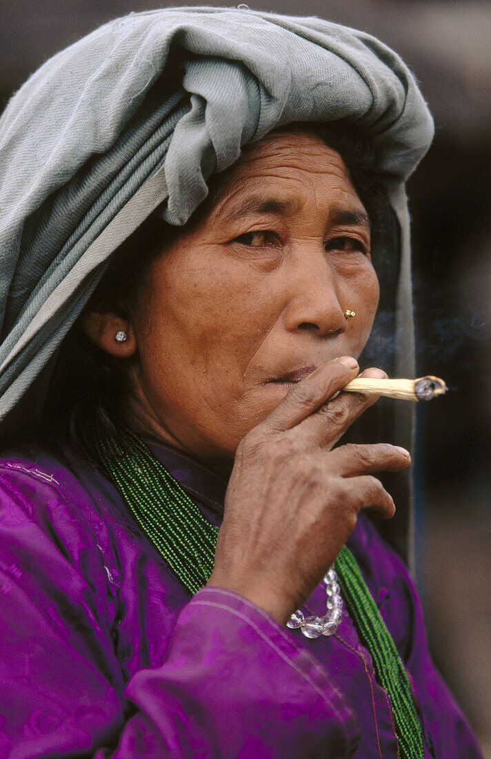 Woman smoking. Near Drahnkuta (Tamur river). Nepal.