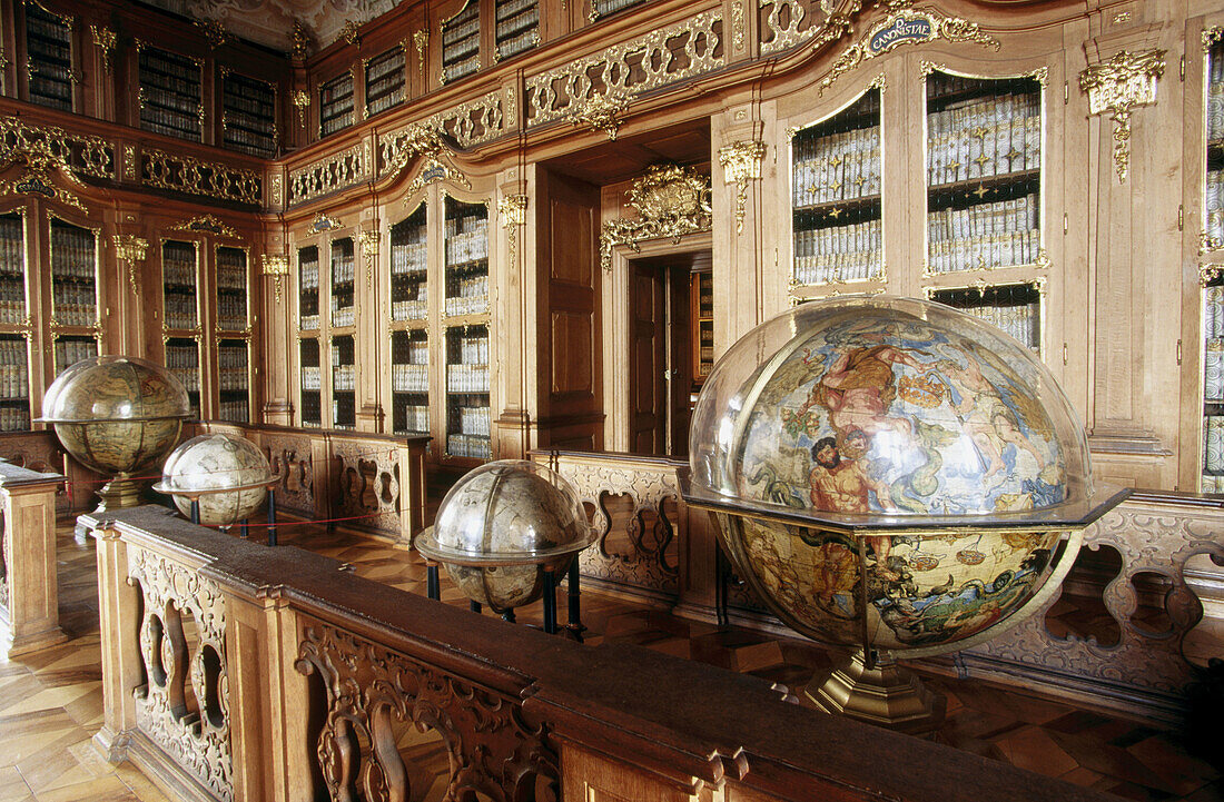 Library of the castle. Kromeriz. Moravia. Czech Republic.