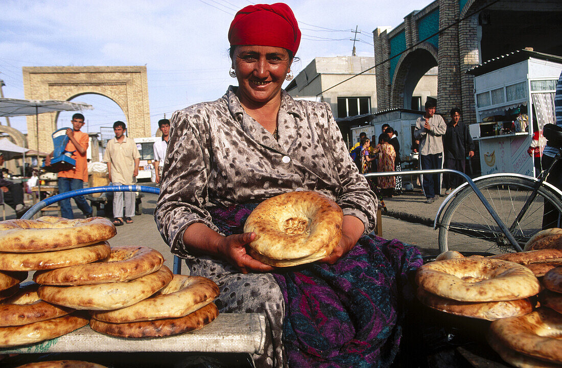Bread seller. Shakrisabz. Uzbekistan