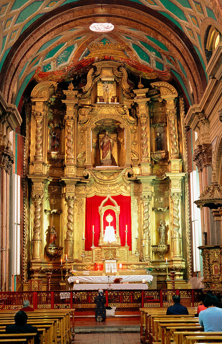 High Altar. Iglesia de el Sagrario (16-17th centuries). Quito. Ecuador