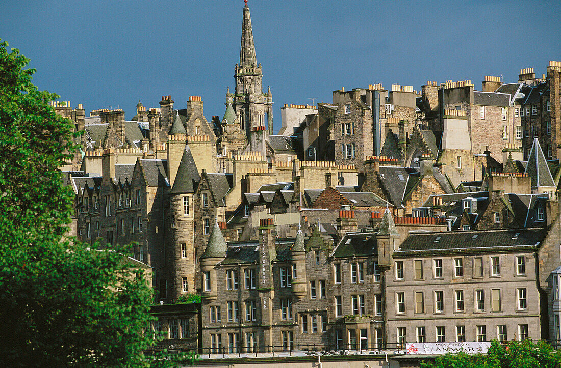 The Mound , behind the Royal Mile . Edinburgh. Scotland