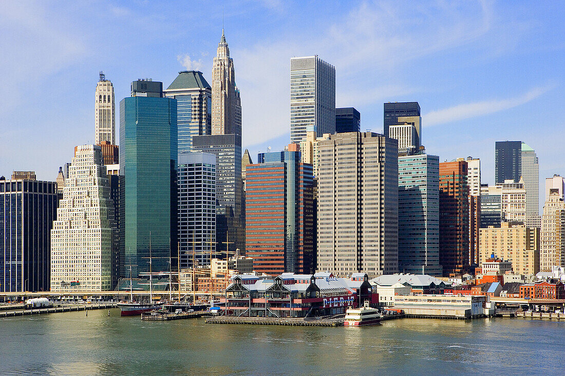 East River. Downtown Manhattan. New York City. March 2006. USA.