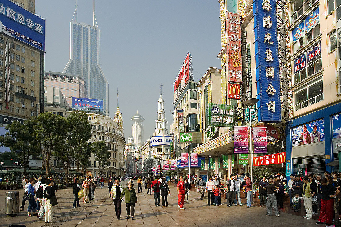 Nanjing Lu Avenue. Shanghai City. 2006. China