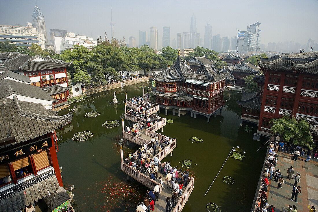 Yu Yuan Gardens and Bazar. Shanghai City. 2006. China