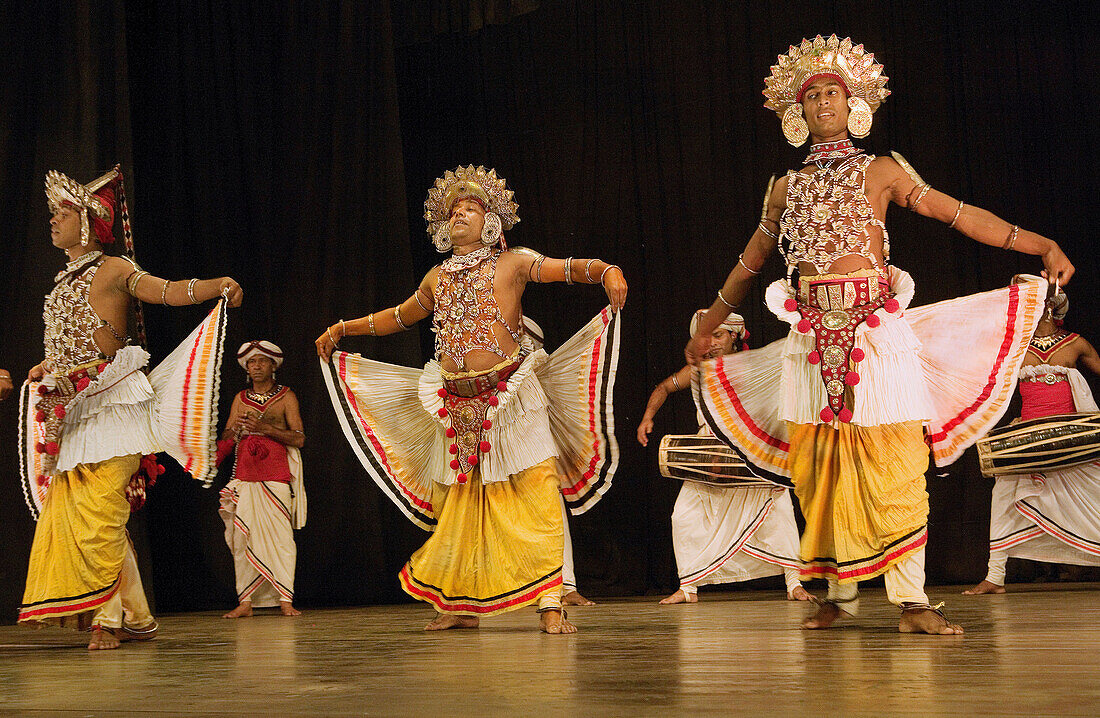 Kandy City. Kandy folk dancers. Sri Lanka. April 2007.