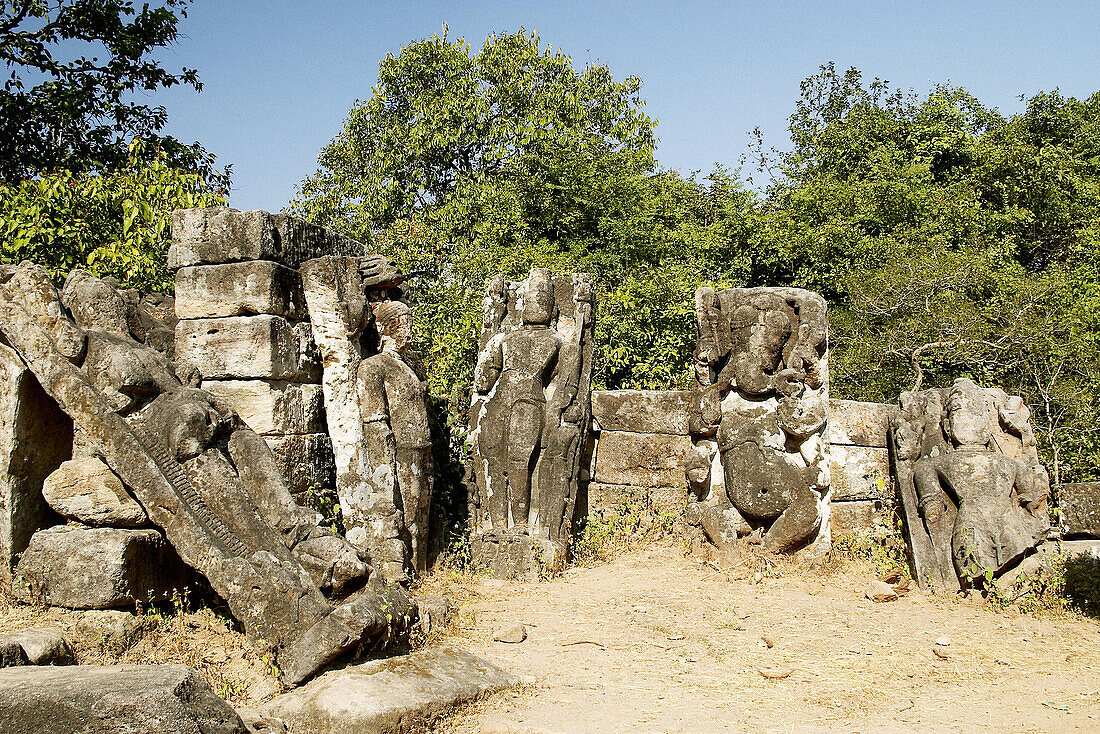 Statues at old fort, Bandhavgarh National Park. Madhya Pradesh. India