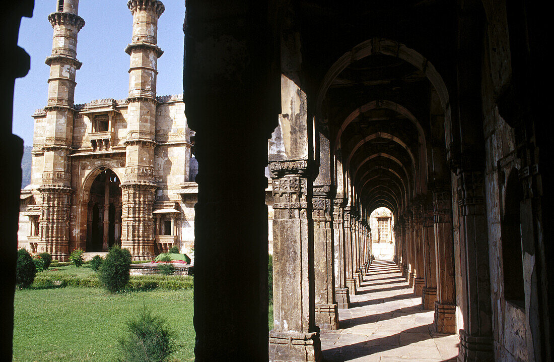 Lobby and Minars. Jami Masjid. Champaner Pavagadh Archaeological Park. World Heritage Site. Panch Mahal. Gujarat. India