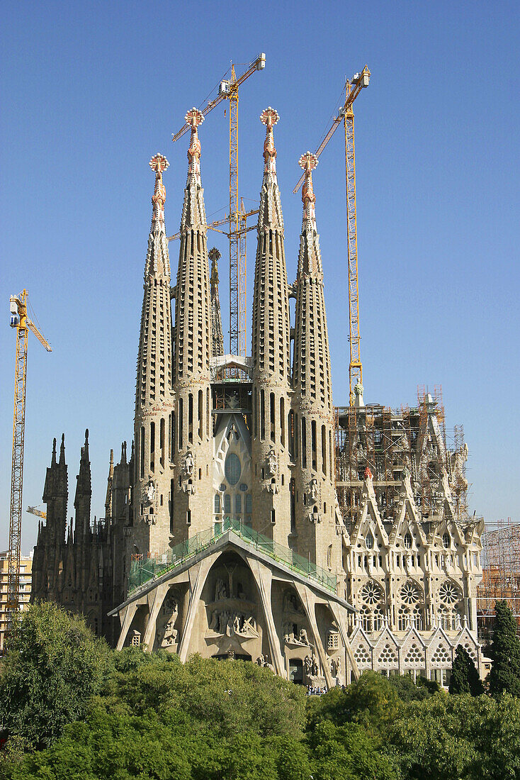 Sagrada Familia, by Antoni Gaudi. … – License image – 70095406 ❘ lookphotos
