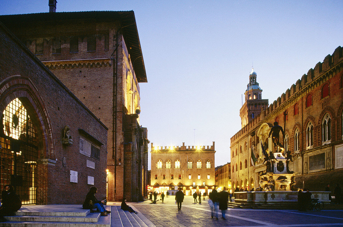 Piazza Maggiore (Main Square): Palazzo del Podestà (left), Fountain of Neptune and Palazzo Comunale (Town Hall, right). Bologna. Italy