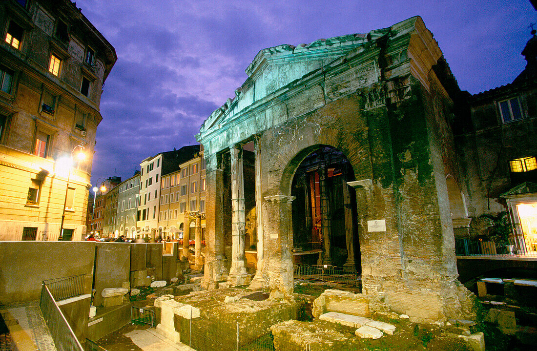 Portico di Ottavia in Roma. Lazio. Italia