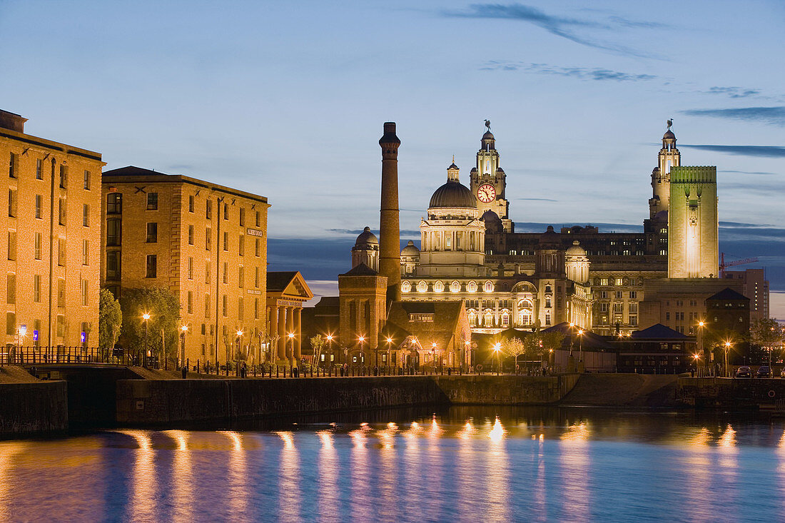 Albert Dock, the Pumphouse Inn and the Three Graces (Royal Liver Building, Cunard Building, Port of Liverpool Building). Liverpool. England, UK