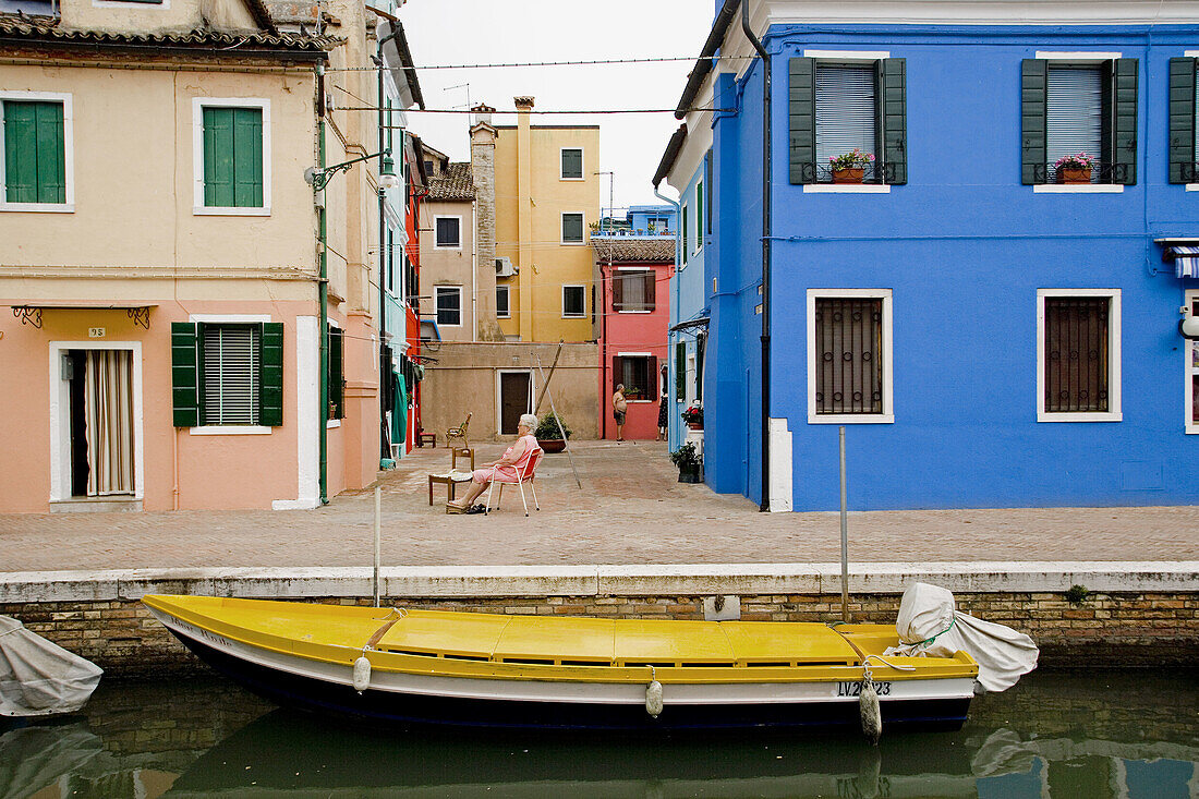 Laguna (lagoon) di Venezia. Burano. The typical colourful houses. Venice. Italy