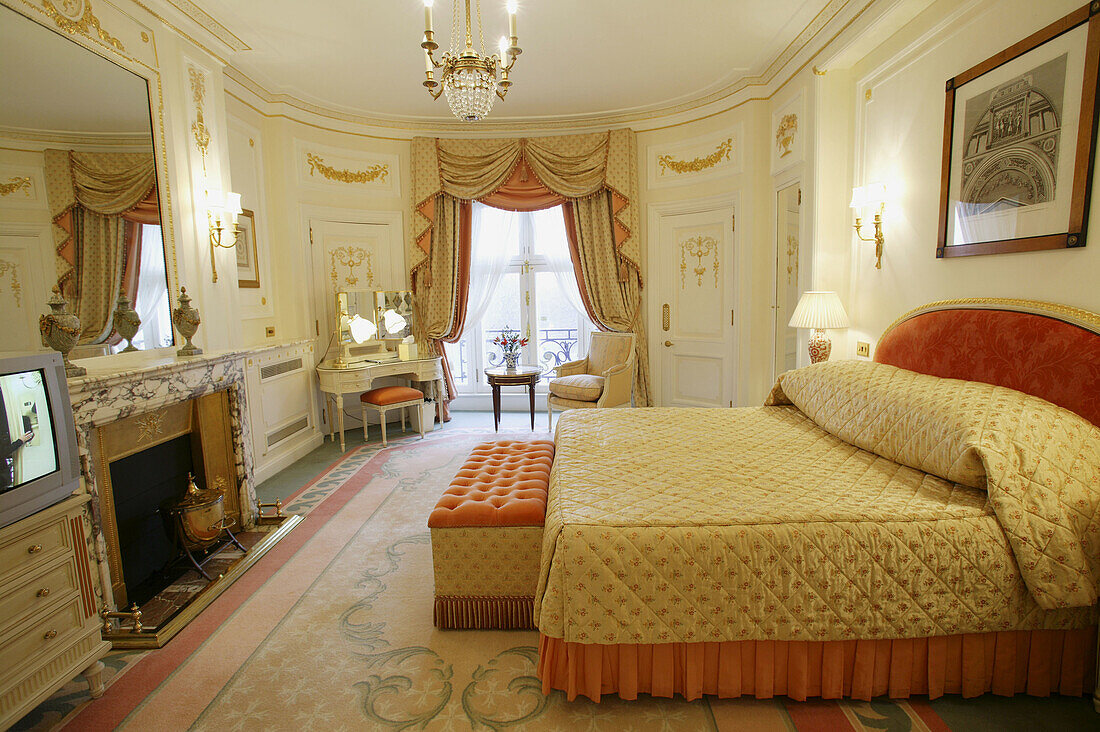 Deluxe Suite. Hotel Ritz. London. UK