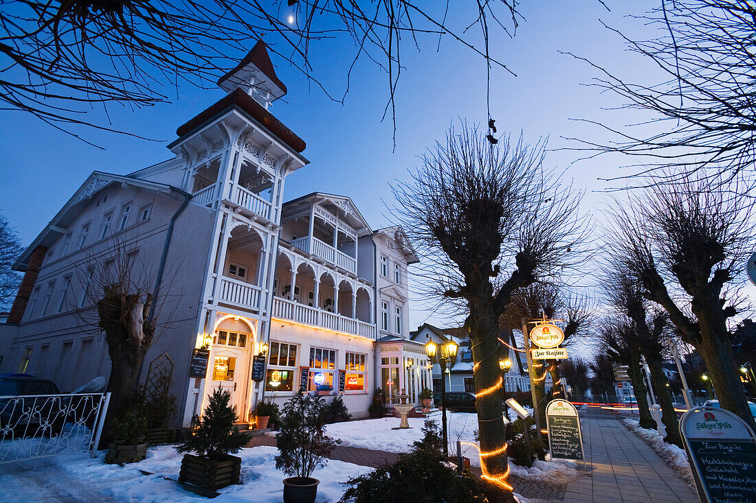 Typisches Haus, Restaurant, Sellin, Rügen, Mecklenburg-Vorpommern, Deutschland