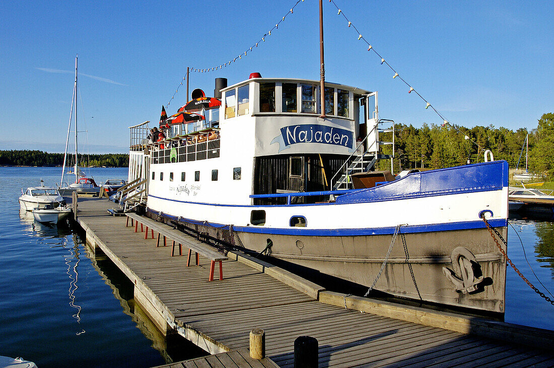 Day tour cruise into the Turku archipelago from Turku to Nauvo. Finland