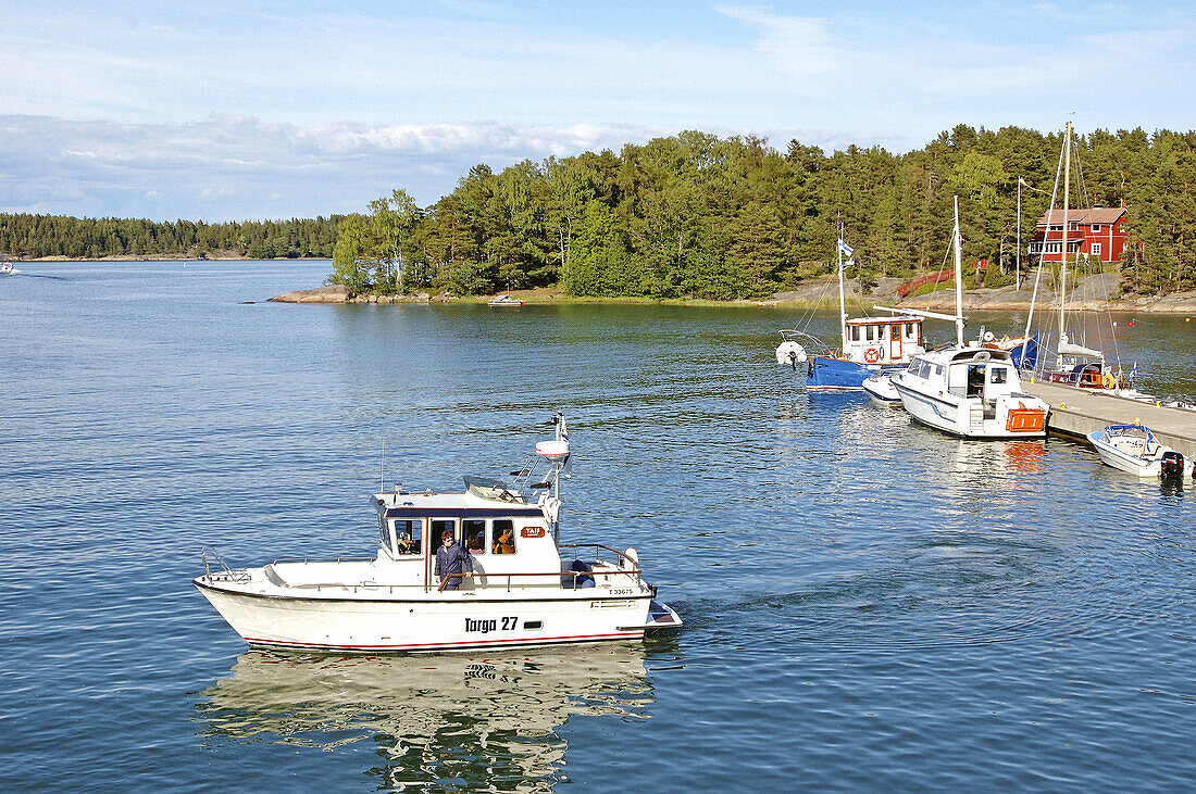 Day tour cruise into the Turku archipelago from Turku to Nauvo. Finland