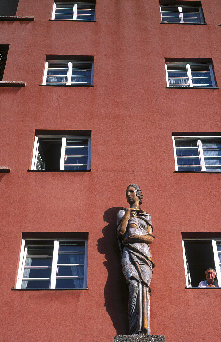 Karl-Marx-Hof municipality building to provide low-cost public housing, Vienna. Austria