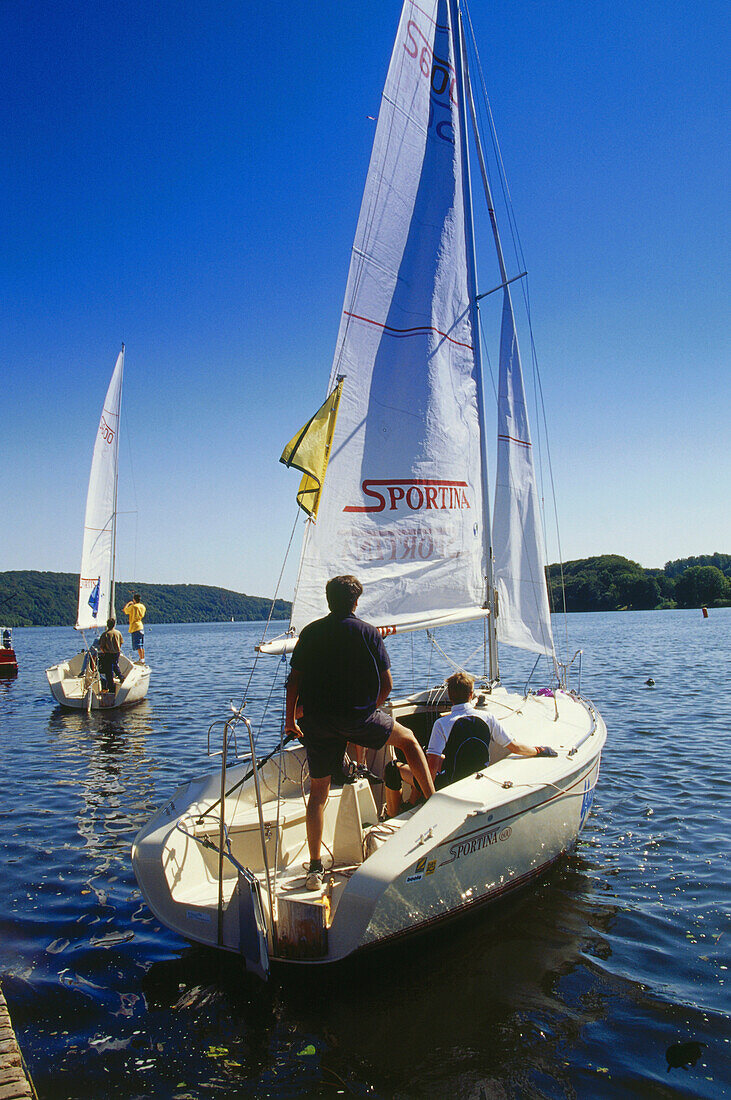 Sailing boats on Baldeney Lake, Essen, Ruhr Valley, Ruhr, North Rhine Westphalia, Germany
