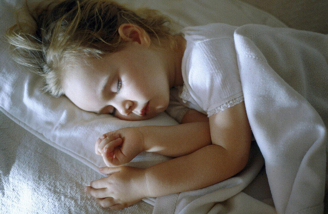 Closed eyes, Color, Colour, Contemporary, Female, Girl, Girls, Half-light, Horizontal, Human, Indoor, Indoors, Infant, Infants, Innocence, Innocent, Inside, Interior, Lying down, One, One person, Peo