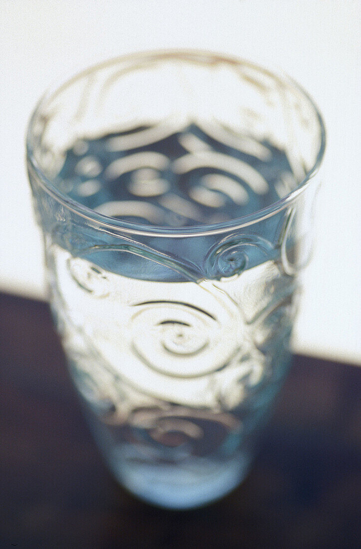  Beverage, Beverages, Close up, Close-up, Color, Colour, Concept, Concepts, Drink, Drinks, Full, Glass, Glasses, Indoor, Indoors, Inside, Interior, Liquid, Liquids, Object, Objects, One, Still life, Still lifes, Thing, Things, Vertical, Water, A75-203542,