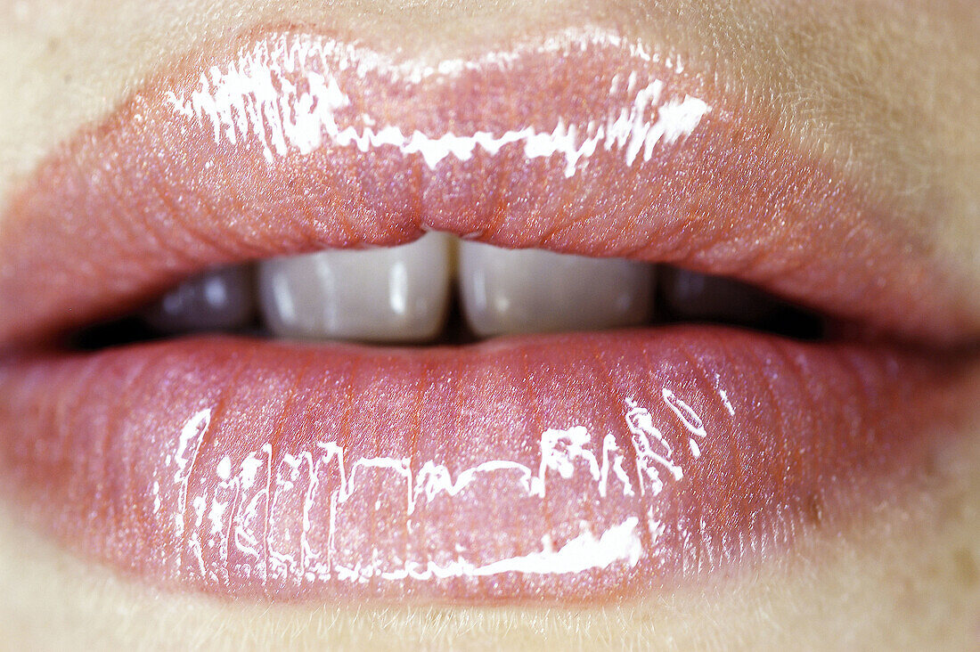 Frauenlippen mit Lipgloss