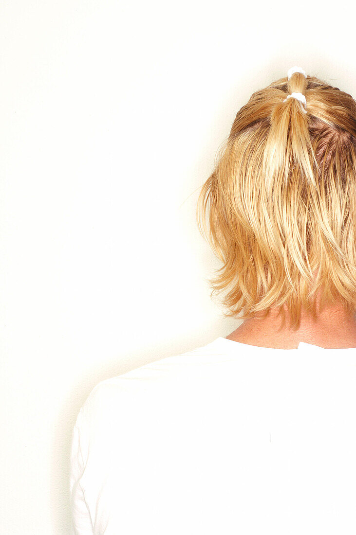  Adult, Adults, Back view, Blond, Blonds, Casual, Caucasian, Caucasians, Color, Colour, Contemporary, Fair-haired, Head, Heads, Human, Indoor, Indoors, Informal, Inside, Interior, Long hair, Long haired, Long-haired, Male, Man, Men, Men only, One, One per