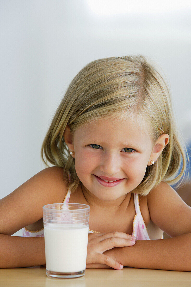 cial expressions, Facing camera, Fair-haired, Female, Food, Foodstuff, Girl, Girls, Glass, Glasses, G