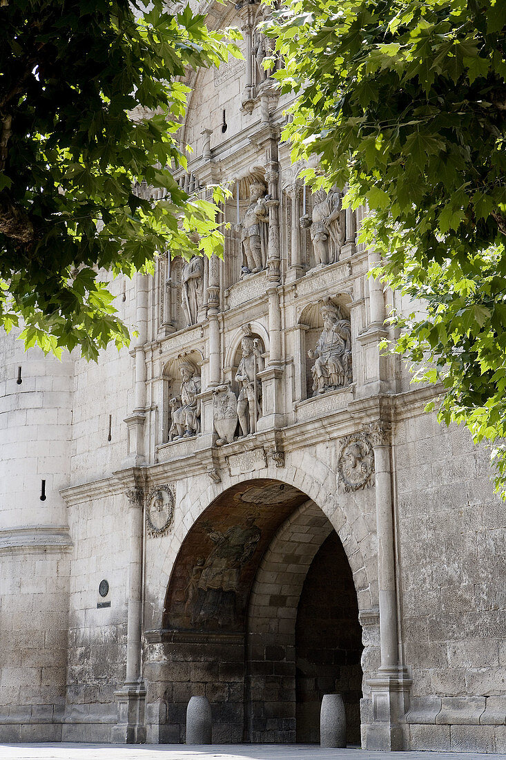 Puerta de Santa María (14th century) gate of old town, Burgos. Castilla-León, Spain