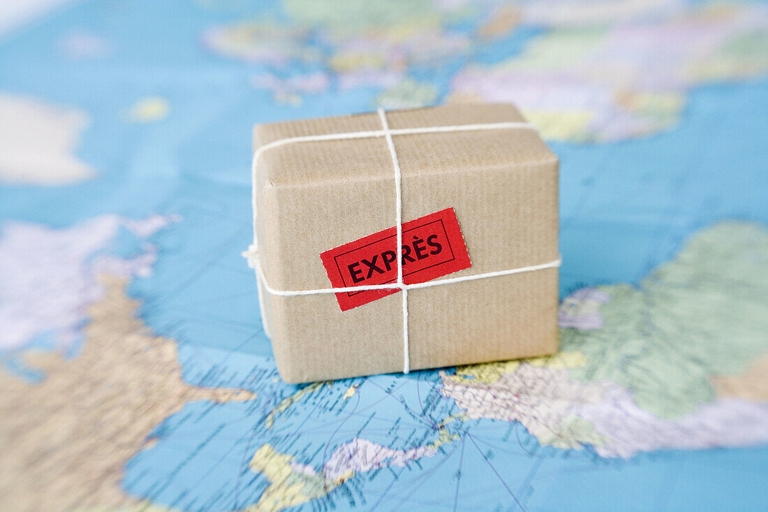  Atlas, Close up, Close-up, Closeup, Color, Colour, Concept, Concepts, Courier, Couriers, Freight transportation, Geography, Idea, Ideas, Imagination, Indoor, Indoors, Interior, Map, Maps, Messenger, Messengers, Miniature, Miniatures, Object, Objects, Pac