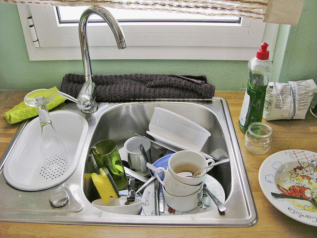 Careless, Carelessness, Color, Colour, Concept, Concepts, Contemporary, Cup, Cups, Cutlery, Dirty, Dish, Dishes, Dishware, Full, Heaped, Horizontal, Housework, Indoor, Indoors, Inside, Interior, Kitchen, Kitchens, Piled up, Plate, Plates, Sink, Sinks, St