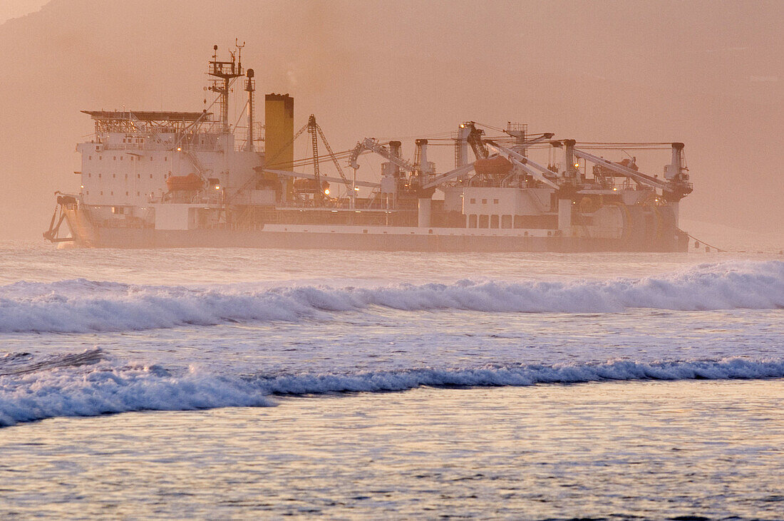  Activity, Beach, Beaches, Cargo container, Cargo containers, Cargo ship, Cargo ships, Color, Colour, Daytime, Economy, Exterior, Foam, Foamy, Fog, Freight transportation, Freighter, Freighters, Froth, Horizon, Horizons, Load, Mist, Outdoor, Outdoors, Out