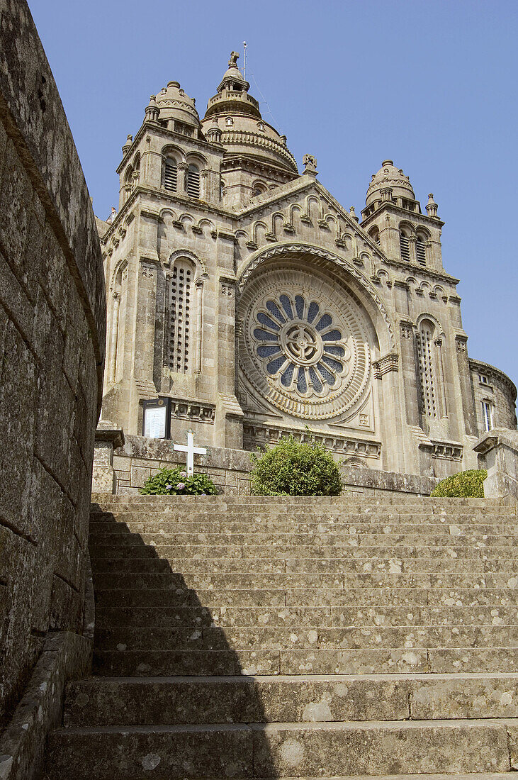  Architecture, Building, Buildings, Church, Churches, Color, Colour, Daytime, Exterior, Facade, Façade, Facades, Façades, Low angle view, Outdoor, Outdoors, Outside, Rose, Rose window, Rose windows, Roses, Stairs, Step, Steps, Temple, Temples, View from b