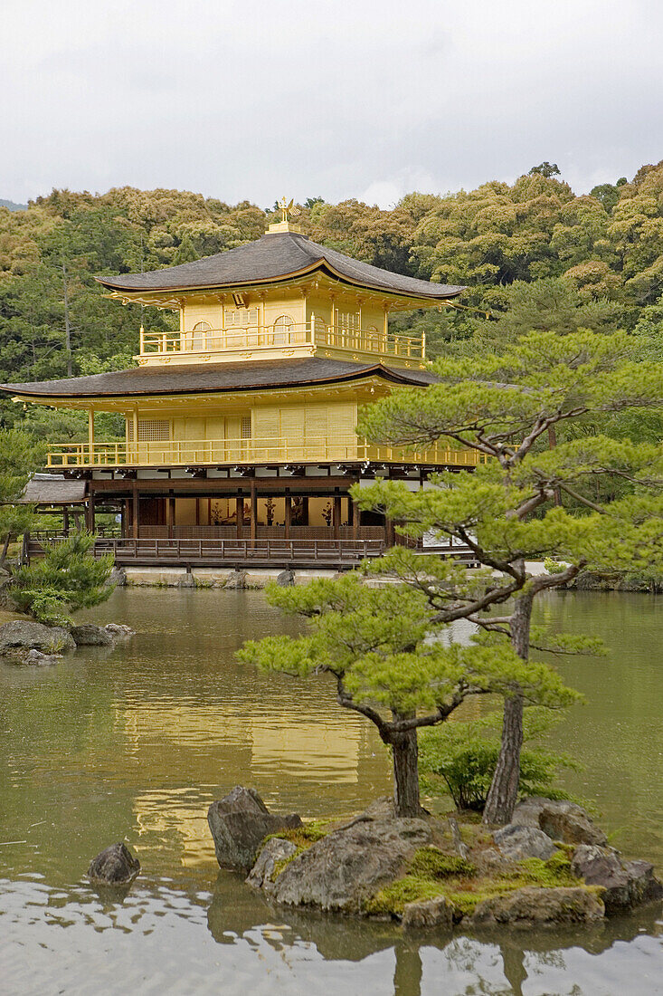 Kinka-ku Ji (Golden Pavillion) Buddhist temple. Kyoto. Kansai, Japan