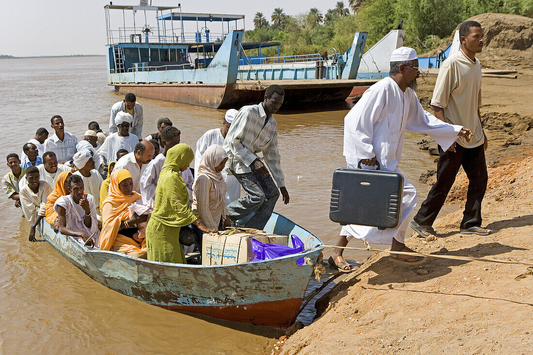 The Karima ferry on Nile River near the Bayyudah Desert. Upper Nubia, ash-Shamaliyah state, Sudan