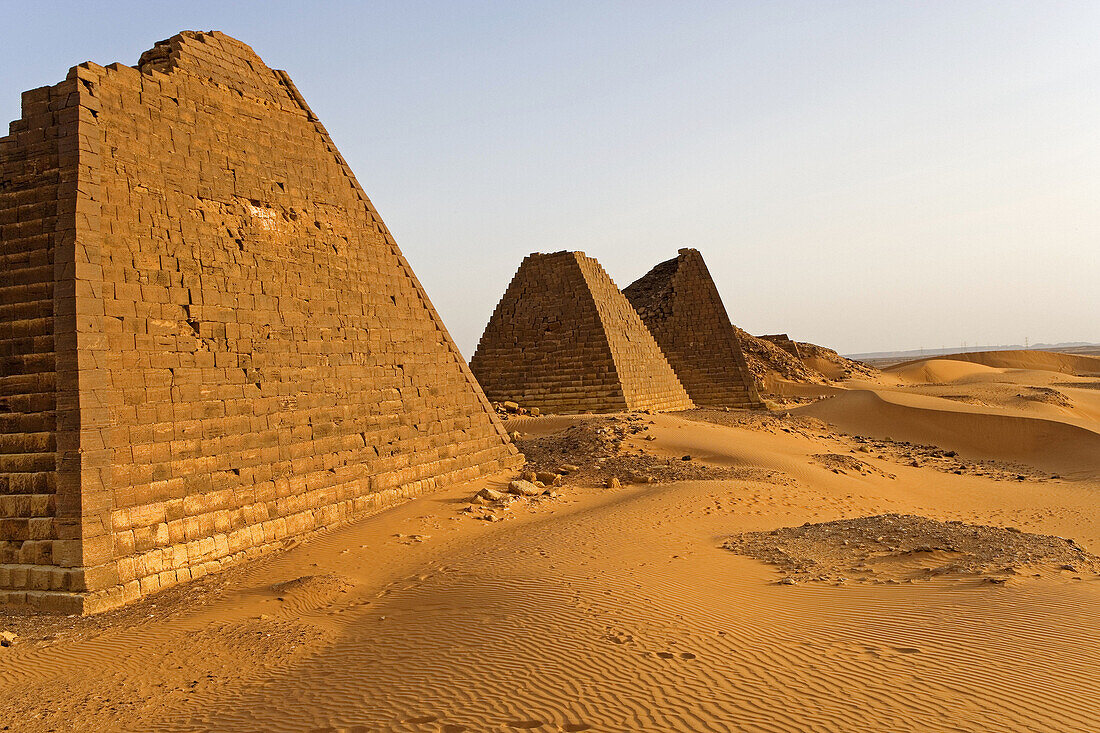 Meroe, city of ancient Cush (Kush) on the East Bank of the Nile: Meroe necropolis has more than 200 pyramids, the meroitic civilization followed Napata era starting from 270 BC. Upper Nubia, Blue Nile state, Sudan