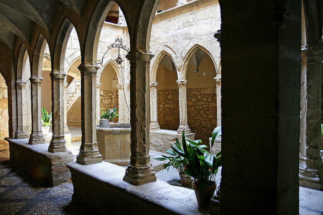 Cloister, Santa Magdalena Hospital. Montblanc (XIVth century) , Conca de Barbera. Tarragana province. Catalunya. Spain