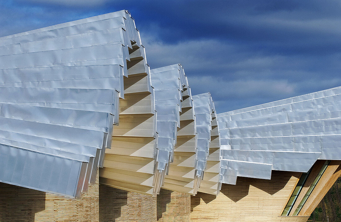 Detail des von Santiago Calatrava entworfenen Gebäudes der Weinkellerei Ysios. Laguardia, Rioja Alavesa. Euskadi, Spanien