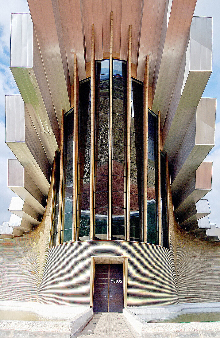 Gebäude der Weinkellerei Ysios, Entwurf von Santiago Calatrava. Laguardia, Rioja alavesa. Euskadi, Spanien