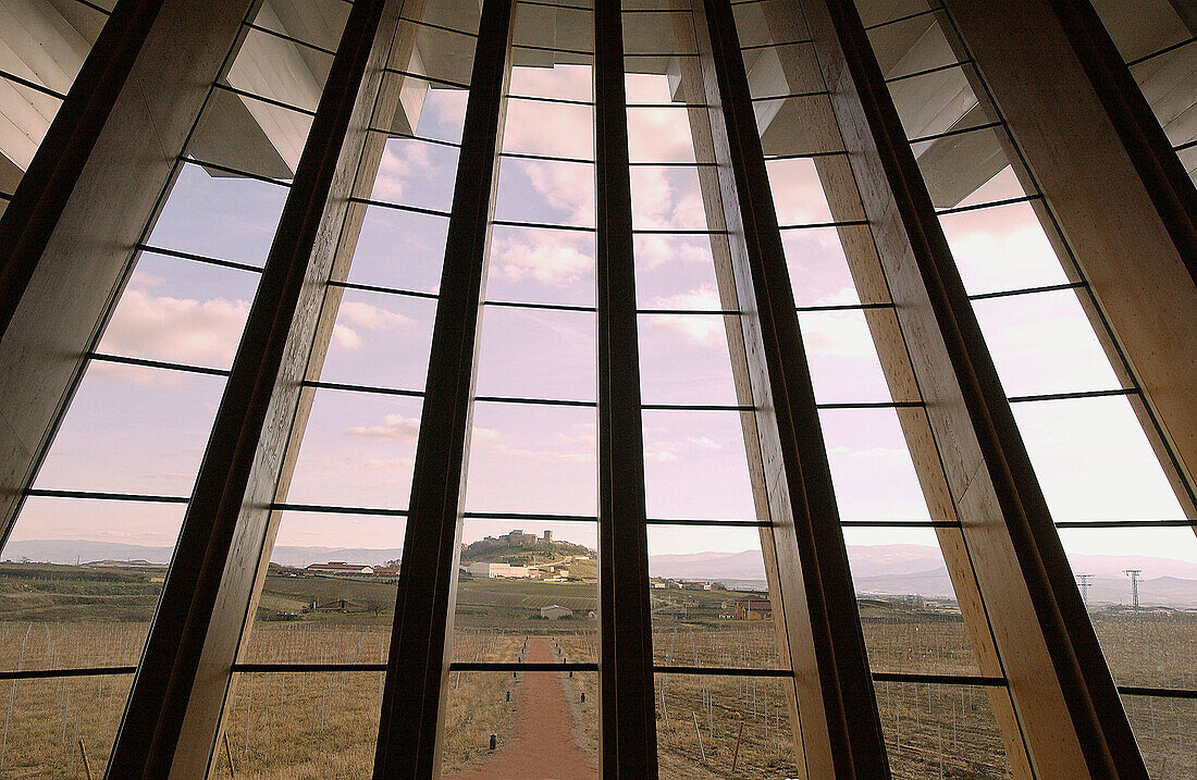 Gebäude der Weinkellerei Ysios, Entwurf von Santiago Calatrava. Laguardia, Rioja alavesa. Euskadi, Spanien